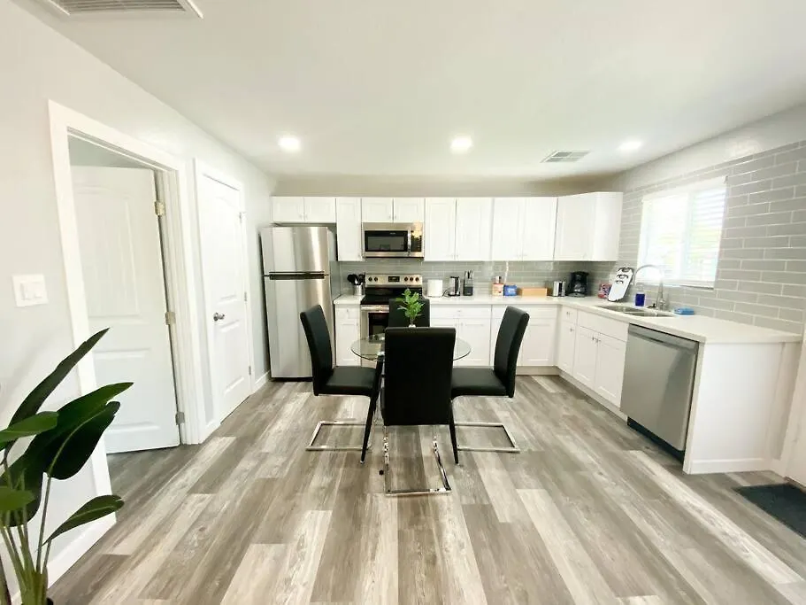 Modern Townhouse In Tempe Near Arizona State University With Fast Wi-Fi & Free Parking For Cozy Stay Villa